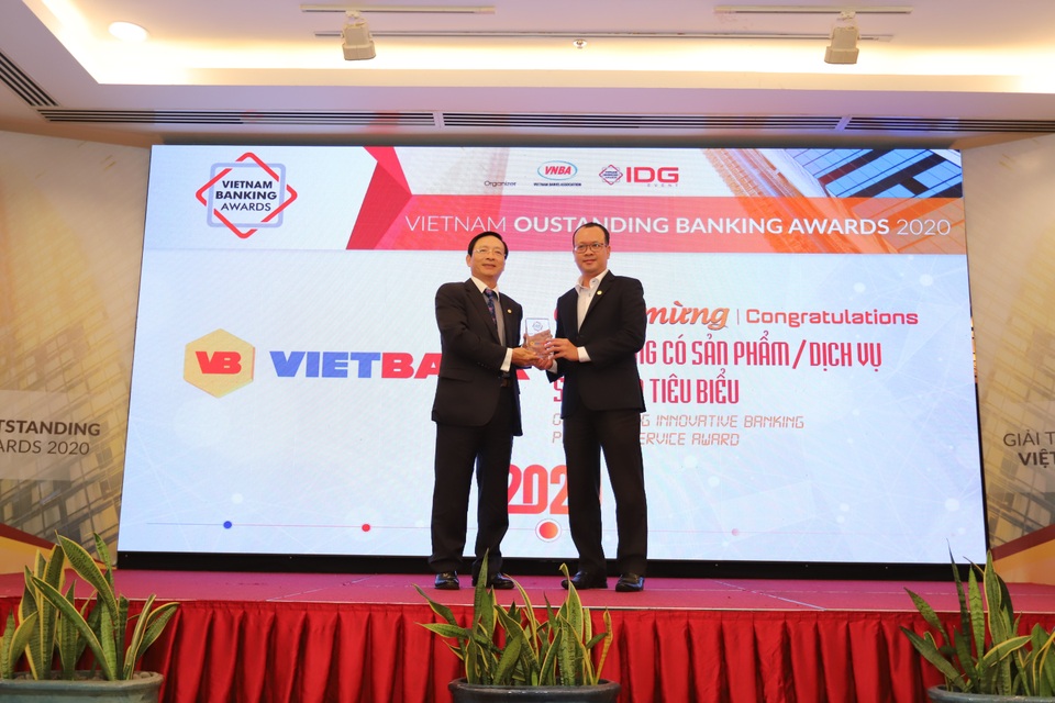 Vietbank vinh dự nhận giải Ngân hàng có Sản phẩm/Dịch vụ sáng tạo tiêu biểu 2020 - 4 Vietbank vinh dự nhận giải Ngân hàng có Sản phẩm/Dịch vụ sáng tạo tiêu biểu 2020 - 4