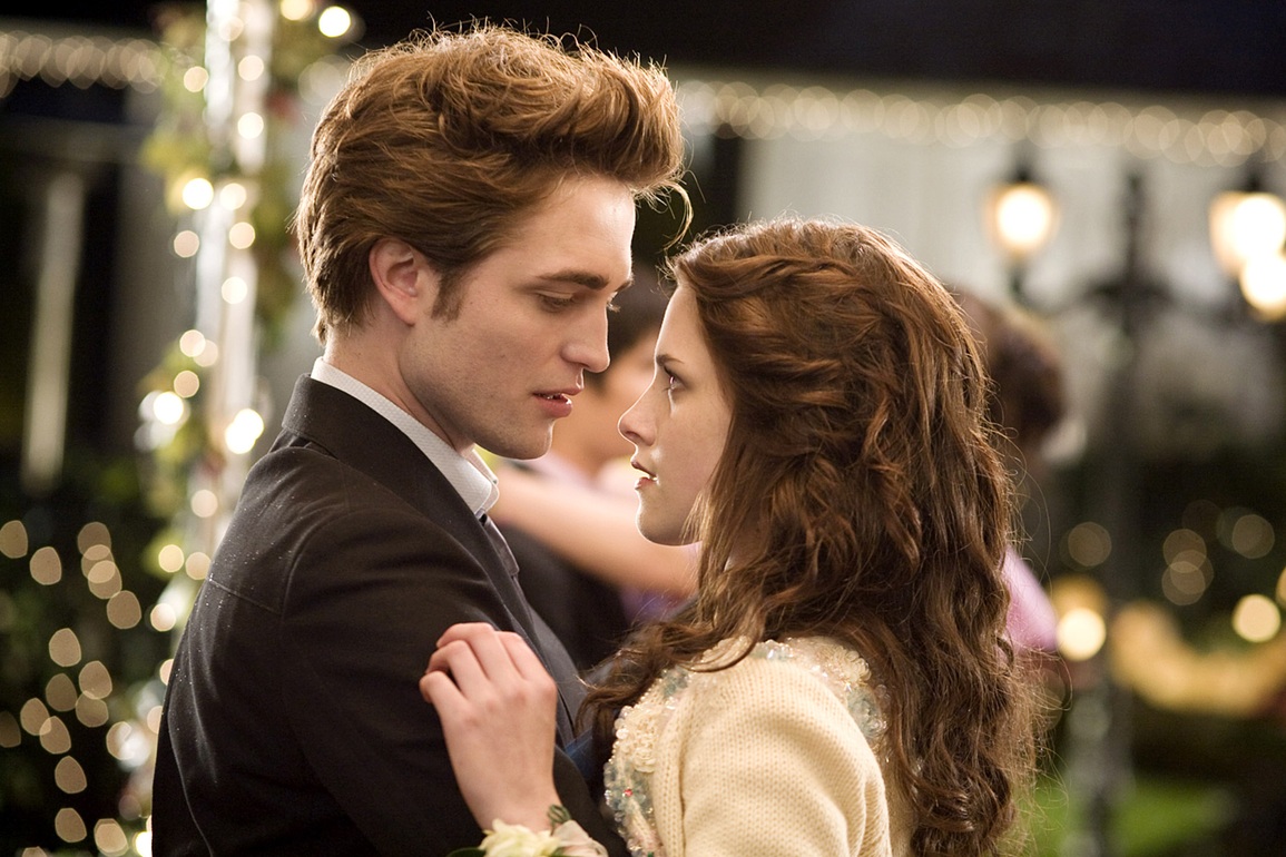 Illegal kiss in Twilight made filmmakers nervous - 2