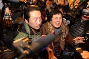 Trung Quốc nổi giận với Malaysia về tiến độ tìm kiếm máy bay