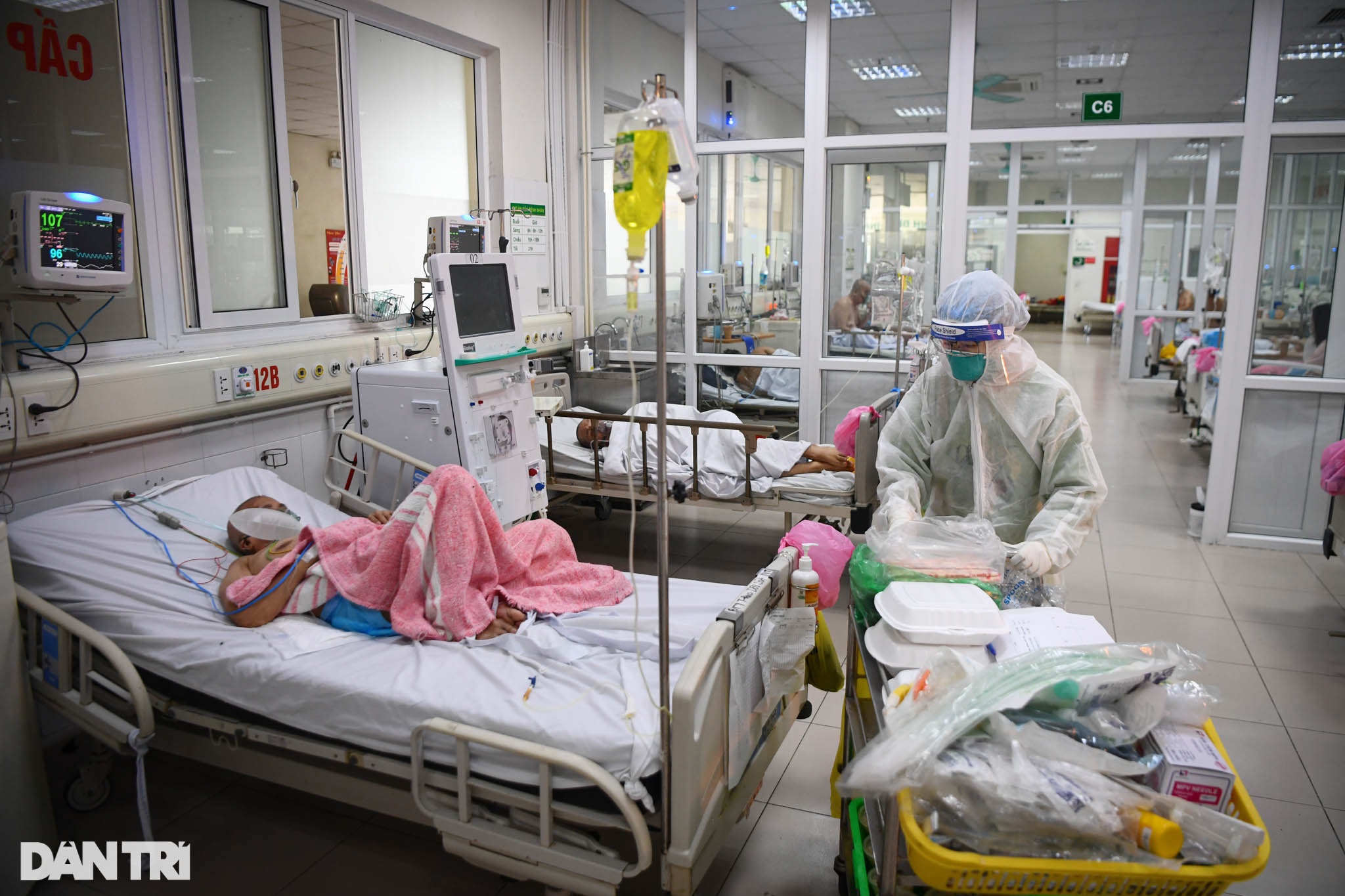 Một ngày trong khu điều trị bệnh nhân Covid-19 triệu chứng nặng ở Hà Nội - 19 Một ngày trong khu điều trị bệnh nhân Covid-19 triệu chứng nặng ở Hà Nội - 19
