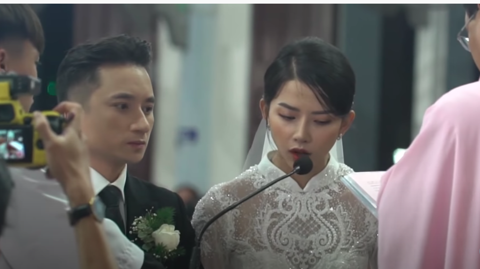 Phan Mạnh Quỳnh cưới hotgirl: Cô dâu diễm lệ, chú rể hát Vợ người ta - 3 Phan Mạnh Quỳnh cưới hotgirl: Cô dâu diễm lệ, chú rể hát Vợ người ta - 3