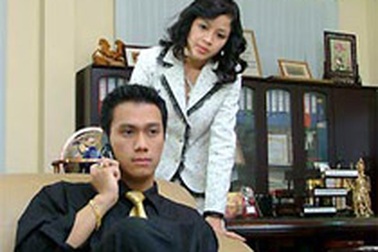 Chạy án 2 bị… “xua đuổi” vì… phim chống tham nhũng 