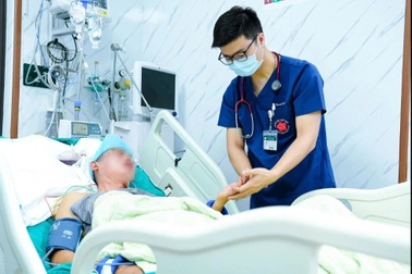 Bỏ thuốc vì nghĩ khỏi bệnh cao huyết áp, nam thanh niên đột quỵ