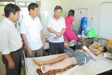 Hỗ trợ các nạn nhân vụ ôtô bị "tông" nát đầu