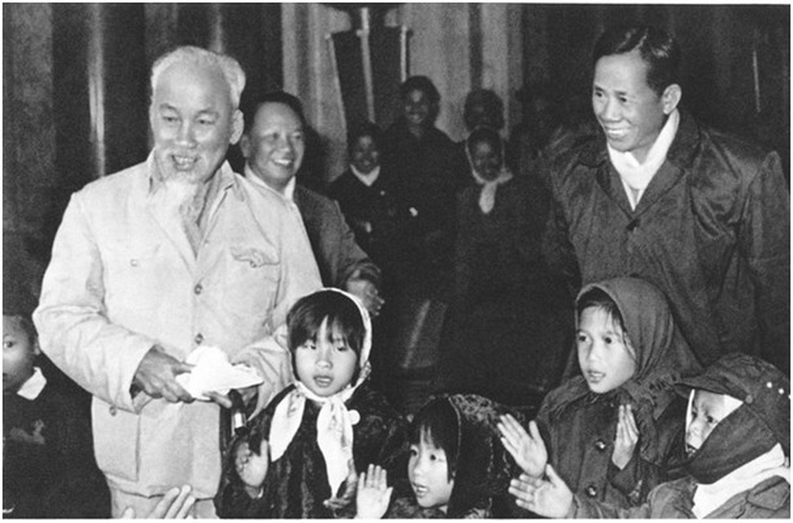 Tổng Bí thư Lê Duẩn - Nhà lãnh đạo kiệt xuất trọn đời vì nước, vì dân - 1 Tổng Bí thư Lê Duẩn - Nhà lãnh đạo kiệt xuất trọn đời vì nước, vì dân - 1