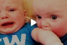 Clip hài hước của bé: "Cuộc chiến sinh đôi"