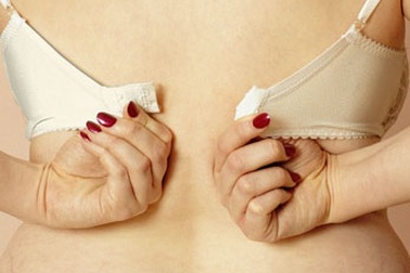 5 thói quen của chị em khiến vòng ngực chảy sệ