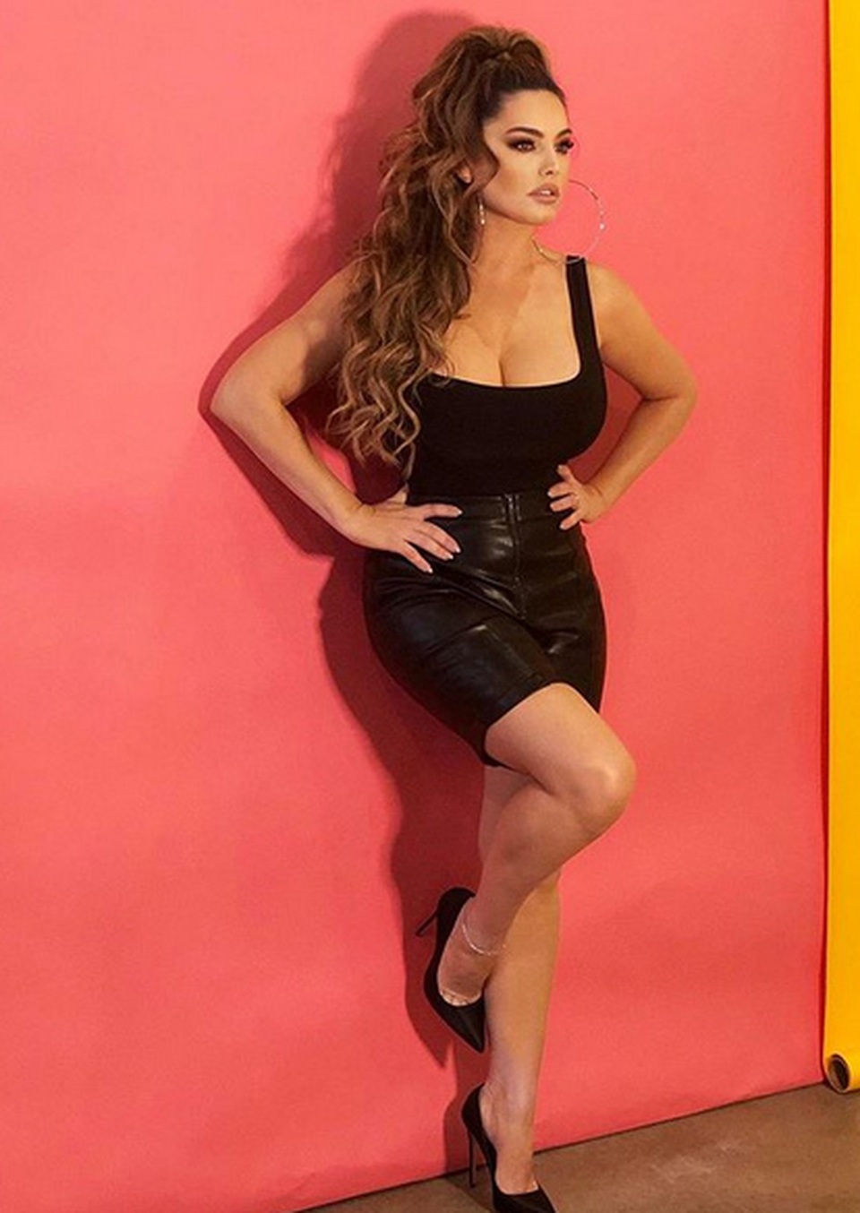 Kelly Brook tự tin diện áo tắm dù tăng cân nhiều - 6 Kelly Brook tự tin diện áo tắm dù tăng cân nhiều - 6