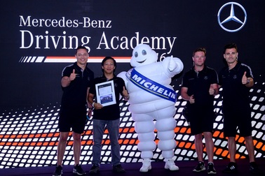 Đếm ngược đến Học viện Lái xe An toàn Mercedes-Benz 2017