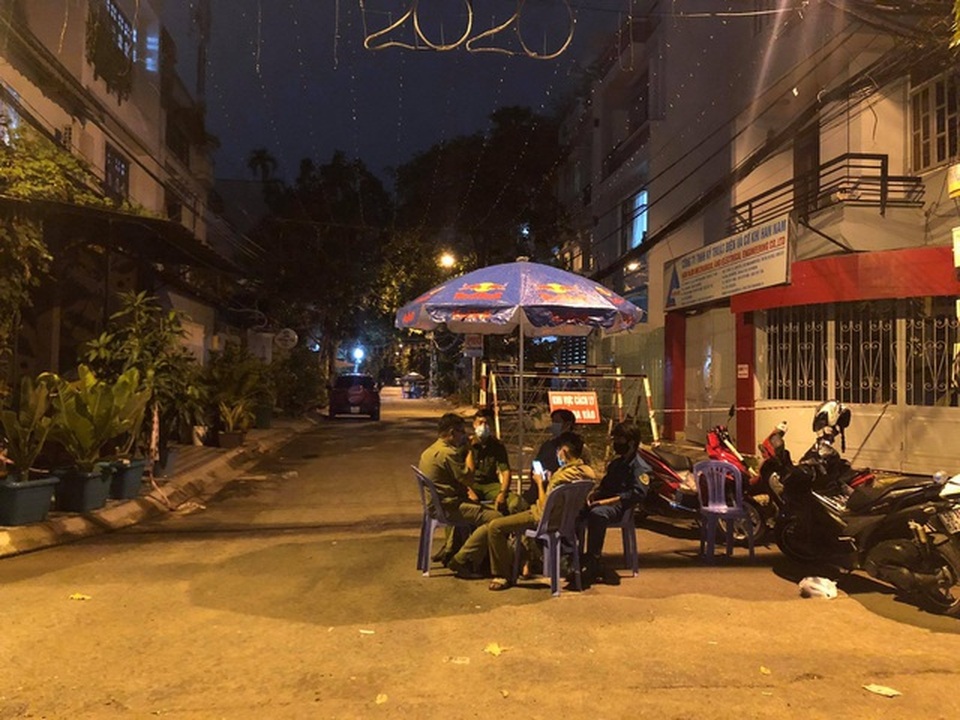 TPHCM: Phong tỏa một tuyến đường vì có người nghi nhiễm Covid-19 - 3 TPHCM: Phong tỏa một tuyến đường vì có người nghi nhiễm Covid-19 - 3