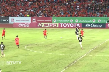 Văn Lâm chơi xuất sắc, Muangthong thắng Prachuap ở vòng 16 Thai League