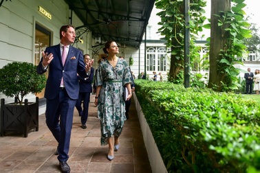 Công chúa Thụy Điển thăm căn hầm trú bom dưới khách sạn 5 sao ở Hà Nội