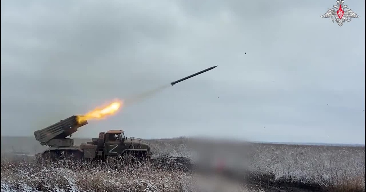 Video: Pháo phản lực BM-21 Nga khai hỏa vào vị trí Ukraine ở Bakhmut ...