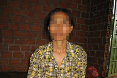 Con bị hàng xóm hiếp dâm, mẹ lo sợ “hung thủ” kiện