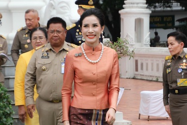 Hoàng quý phi Thái Lan tái xuất sau 1 năm bị phế truất