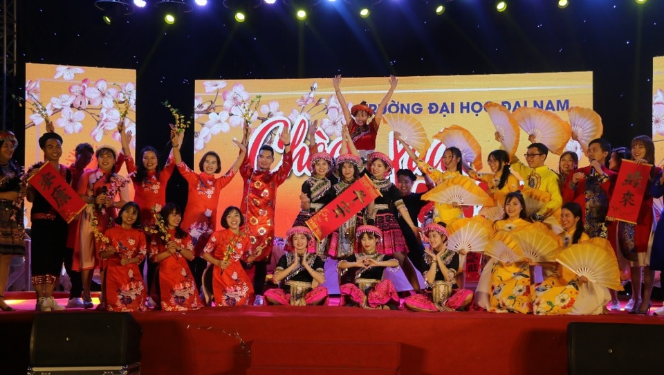 Tấm bánh nghĩa tình đặc biệt của sinh viên dành tới các hoàn cảnh khó khăn - 9 Tấm bánh nghĩa tình đặc biệt của sinh viên dành tới các hoàn cảnh khó khăn - 9