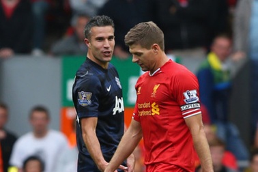 Chấn thương nhẹ, Van Persie sẽ sớm trở lại thi đấu