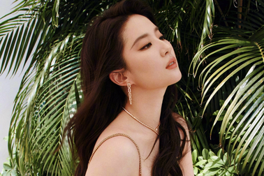 Vẻ ngoài quyến rũ và cuộc sống độc thân của "thần tiên tỷ tỷ" Lưu Diệc Phi