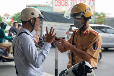 Bí thư TPHCM: Có cần thay đổi việc siết chặt kiểm tra nồng độ cồn?