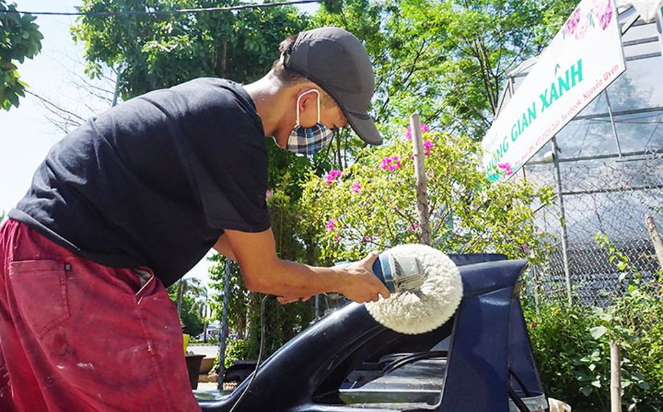 Giữa chảo lửa thành Vinh, người lao động vẫn miệt mài mưu sinh - 7 Giữa chảo lửa thành Vinh, người lao động vẫn miệt mài mưu sinh - 7