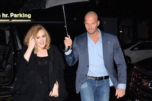 Báo giới xôn xao vì vệ sỹ quá điển trai của Adele