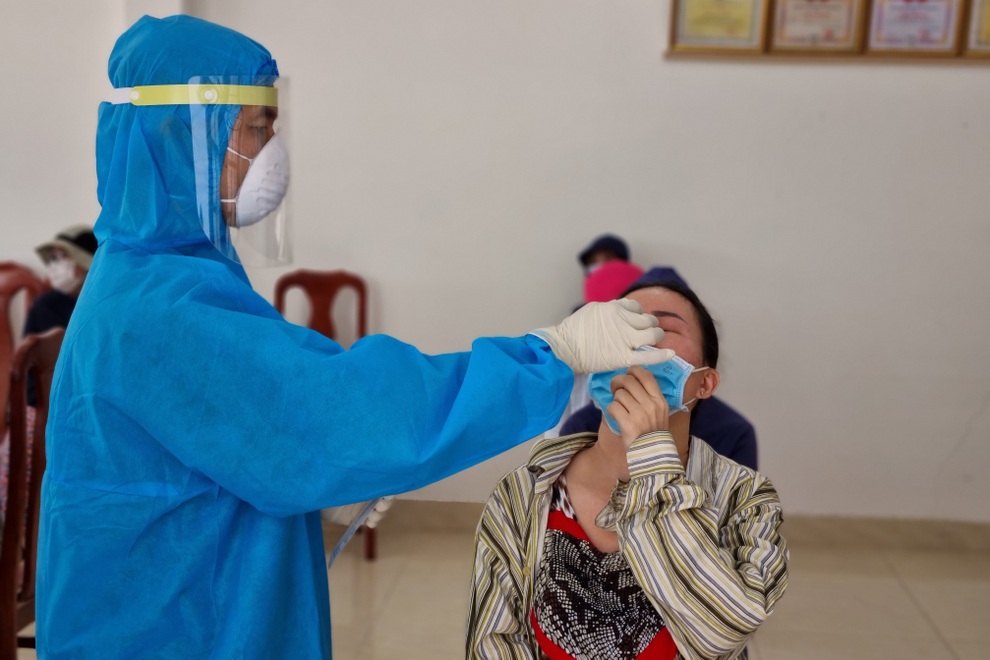 Sáng 21/8: Nhiều điểm nóng xuất hiện trong cộng đồng - 1 Sáng 21/8: Nhiều điểm nóng xuất hiện trong cộng đồng - 1