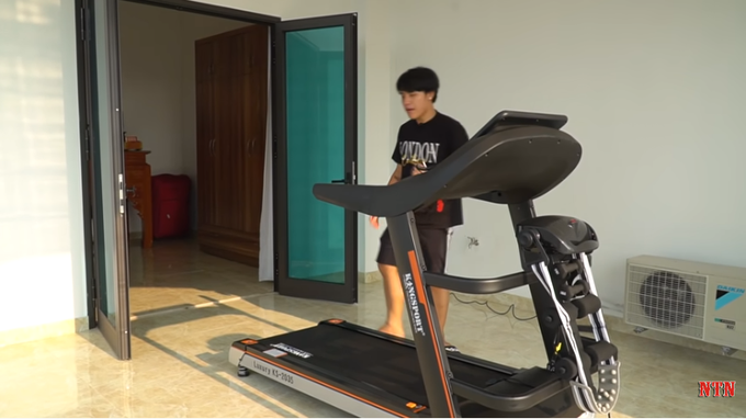 Tuyên bố comeback chinh phục nút kim cương, NTN khoe khéo nhà 4 tầng mới xây, phong cách hoàng gia mạ vàng! - Ảnh 19. Tuyên bố comeback chinh phục nút kim cương, NTN khoe khéo nhà 4 tầng mới xây, phong cách hoàng gia mạ vàng! - Ảnh 19.