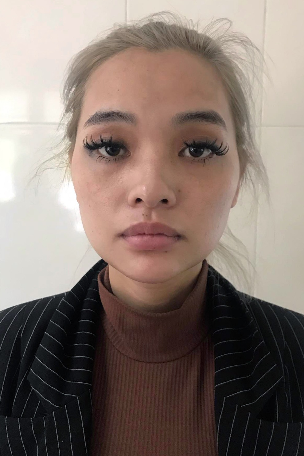 Hà Nội: Dùng gái xinh câu khách trên Tinder, gạ đến quán bar rồi cướp - 1 Hà Nội: Dùng gái xinh câu khách trên Tinder, gạ đến quán bar rồi cướp - 1