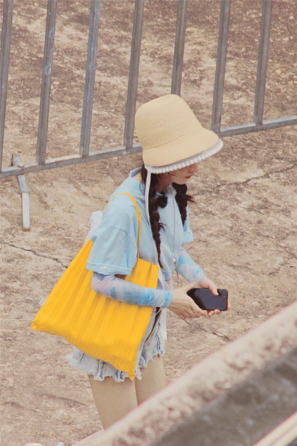 “Gái một con” Triệu Lệ Dĩnh được khen ngày càng đẹp! - 5