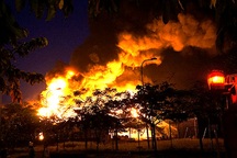 Cháy cực lớn trong KCN Việt Nam - Singapore