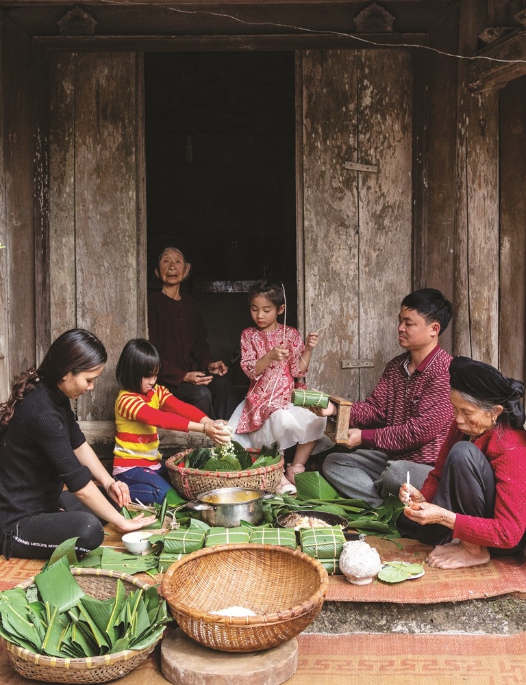 184.goi-banh-chung-ngay-tet-trinh-Dinh-thang.jpg 184.goi-banh-chung-ngay-tet-trinh-Dinh-thang.jpg