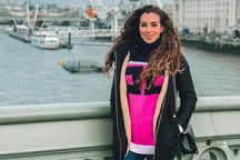 Nhan sắc xinh đẹp của bạn gái tân binh Liverpool