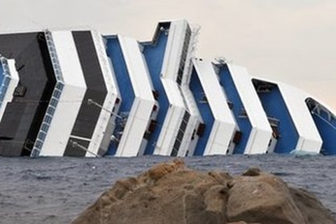 Phát hiện thêm 5 thi thể, thuyền trưởng bị tố bỏ tàu