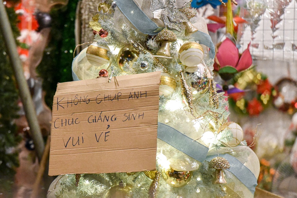 Giới trẻ Hà Nội đổ lên phố Hàng Mã đi chơi Noel - 10 Giới trẻ Hà Nội đổ lên phố Hàng Mã đi chơi Noel - 10