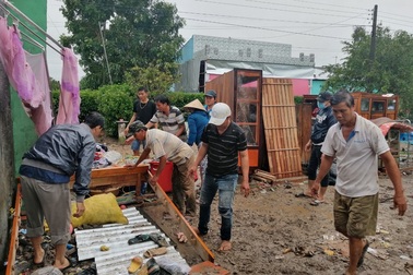 Hàng trăm gia đình miền Tây điêu đứng vì bão số 2