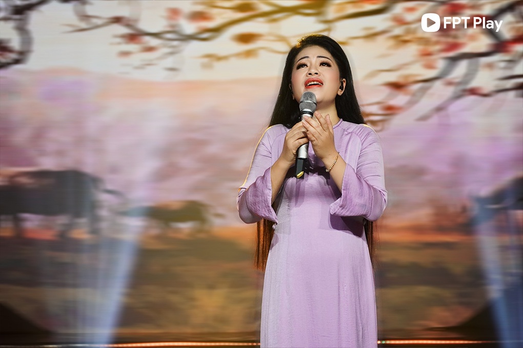 Ca sĩ Anh Thơ lần đầu hát nhạc trẻ trên FPT Play - 2 Ca sĩ Anh Thơ lần đầu hát nhạc trẻ trên FPT Play - 2