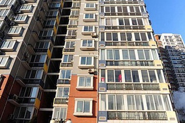 Rơi xuống từ tầng 18 vẫn sống