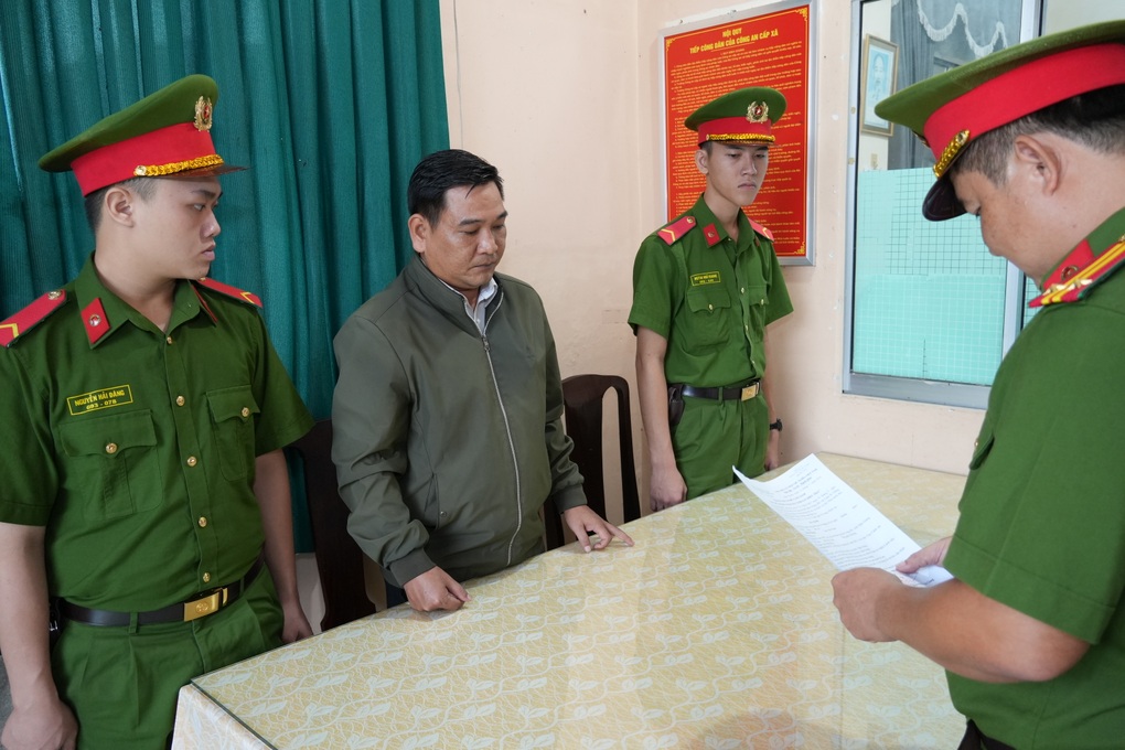 Bắt cựu nhân viên Phòng Tài nguyên và Môi trường ở Hậu Giang - 1 Bắt cựu nhân viên Phòng Tài nguyên và Môi trường ở Hậu Giang - 1