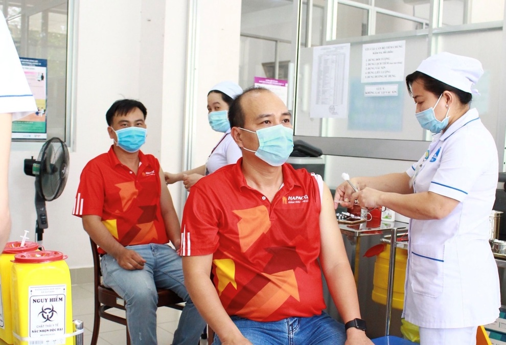 Chuẩn bị gì trước và sau khi tiêm vắc xin phòng Covid-19? - 1 Chuẩn bị gì trước và sau khi tiêm vắc xin phòng Covid-19? - 1