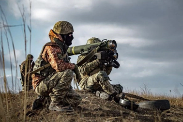 Ukraine nguy cơ mất nguồn cung vũ khí quan trọng từ Mỹ, Anh