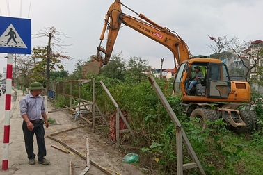 Hà Nội: Chính thức phá dỡ bãi trông xe “khủng” cạnh sông Tô Lịch