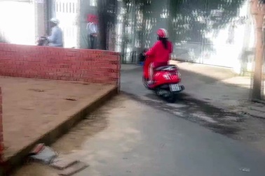 Hy hữu: Căn nhà được cấp phép xây dựng trên mặt đường nhựa