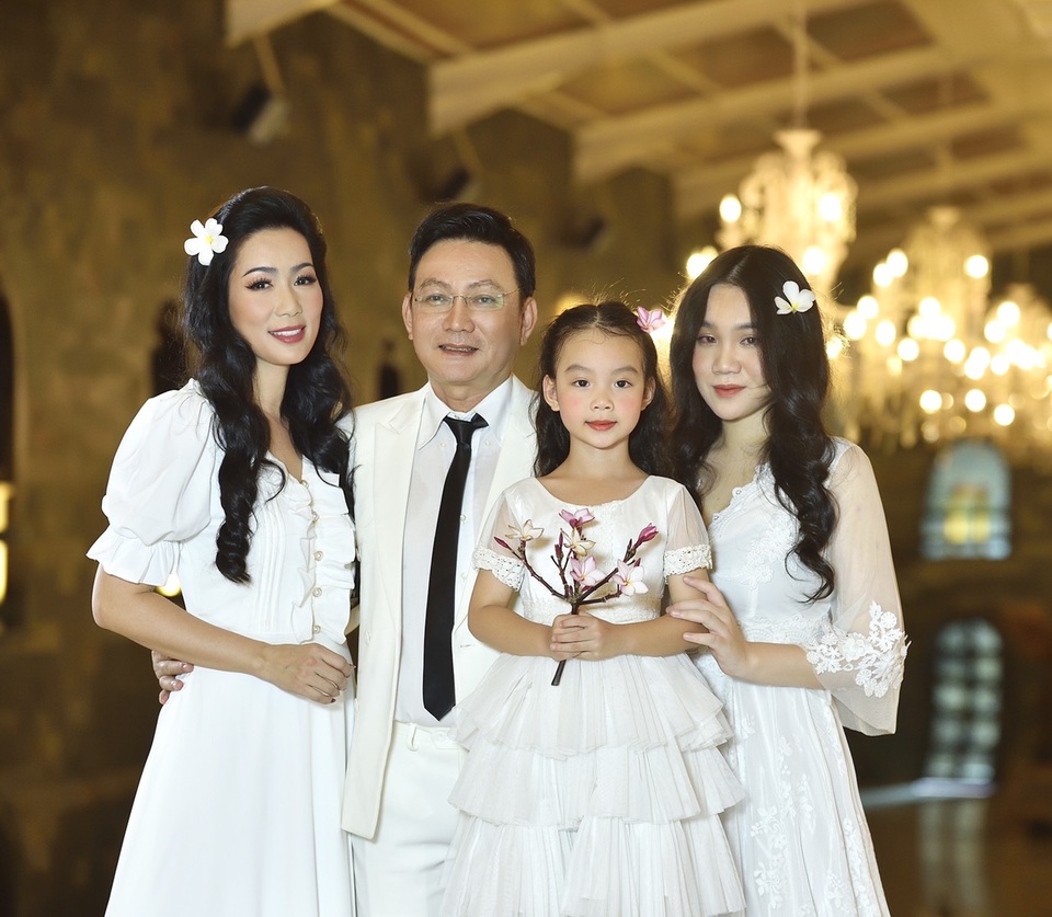 NSƯT Trịnh Kim Chi và ông xã doanh nhân vẫn yêu say đắm sau 20 năm cưới - 7 NSƯT Trịnh Kim Chi và ông xã doanh nhân vẫn yêu say đắm sau 20 năm cưới - 7