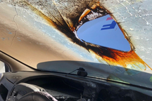 Có thể cháy ô tô vì một chiếc kính râm để trong xe đỗ dưới trời nắng