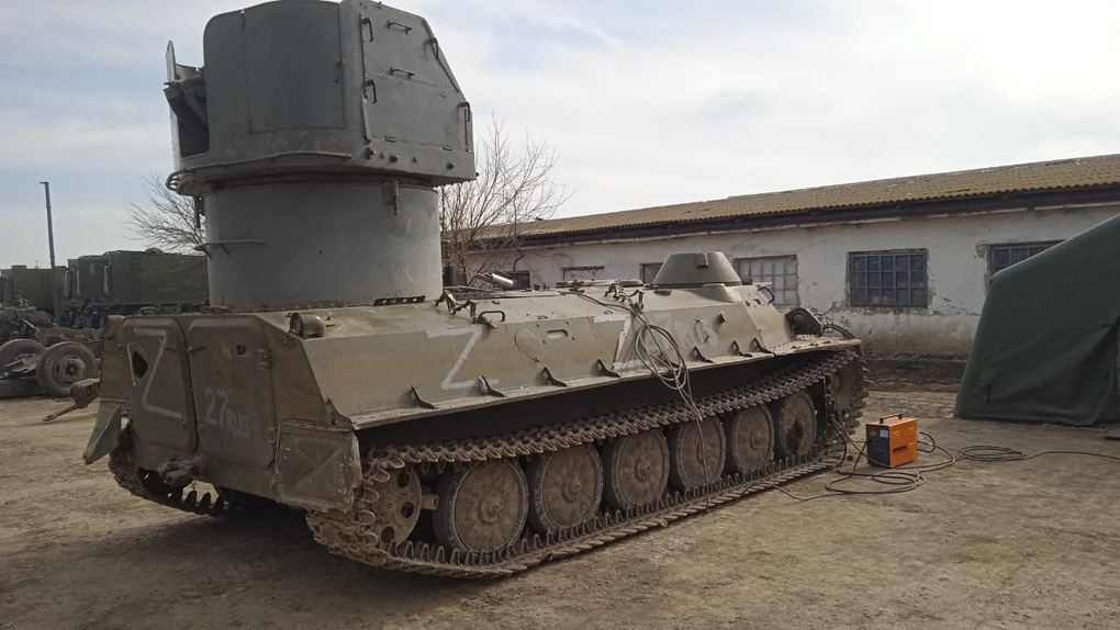 Nga lắp hải pháo hơn 80 tuổi lên xe bọc thép tại Ukraine - 1 Nga lắp hải pháo hơn 80 tuổi lên xe bọc thép tại Ukraine - 1