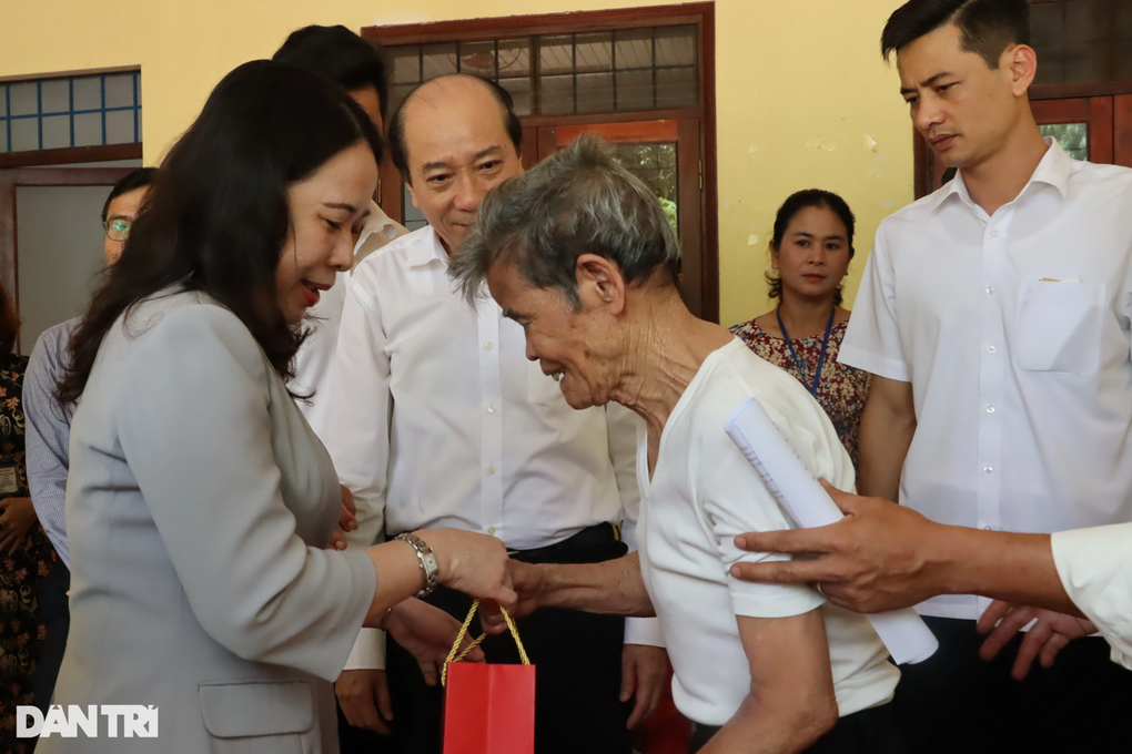 Không ai chọn được hoàn cảnh sinh ra nhưng tự quyết được tương lai - 2 Không ai chọn được hoàn cảnh sinh ra nhưng tự quyết được tương lai - 2