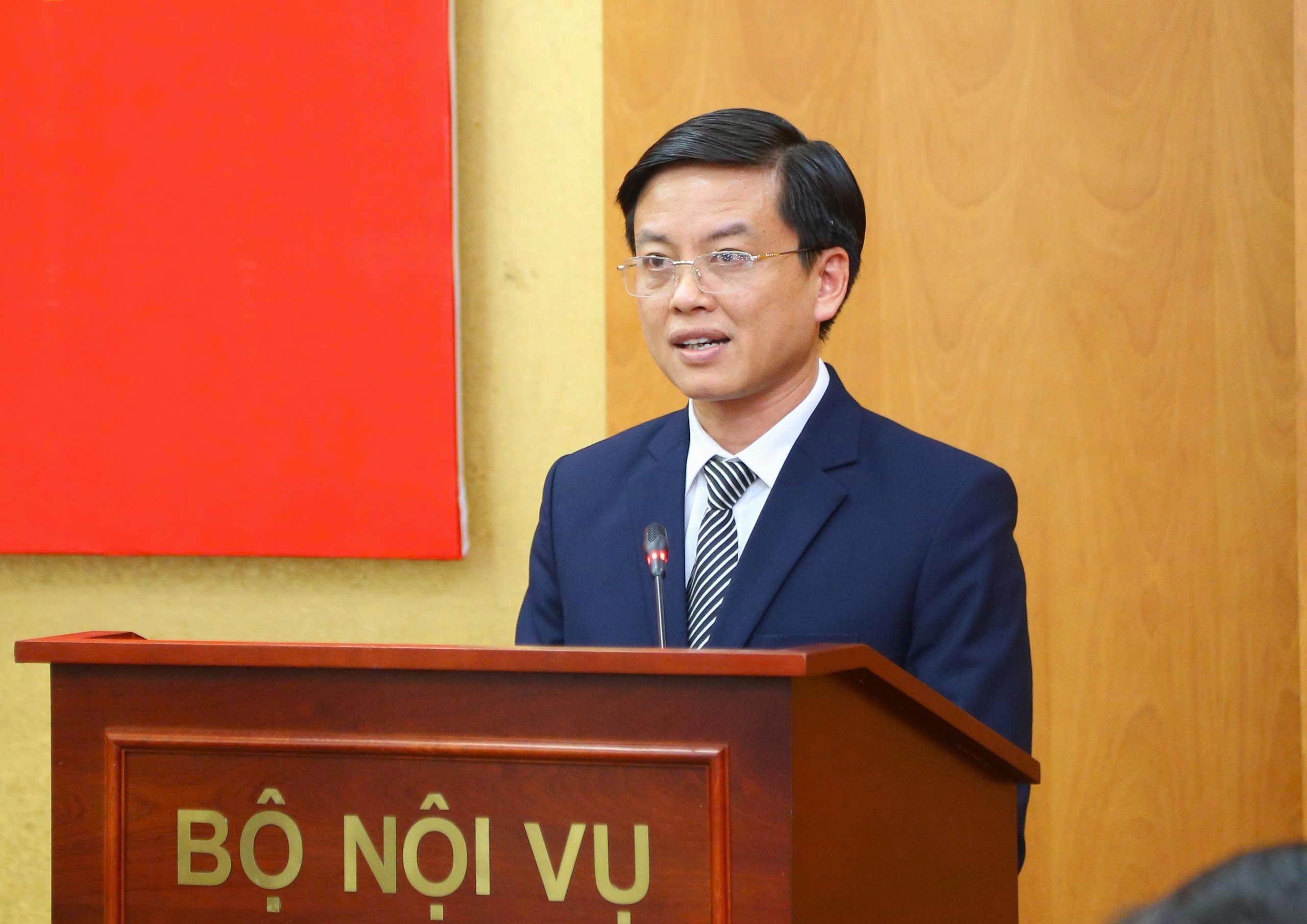 Bộ trưởng Bộ Nội vụ trao các quyết định điều động, bổ nhiệm cán bộ ...