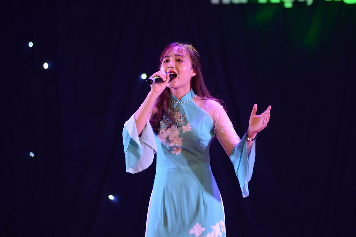 Nữ sinh chạm đến trái tim khán giả khi vào vai thi sĩ Xuân Quỳnh - 2 Nữ sinh chạm đến trái tim khán giả khi vào vai thi sĩ Xuân Quỳnh - 2