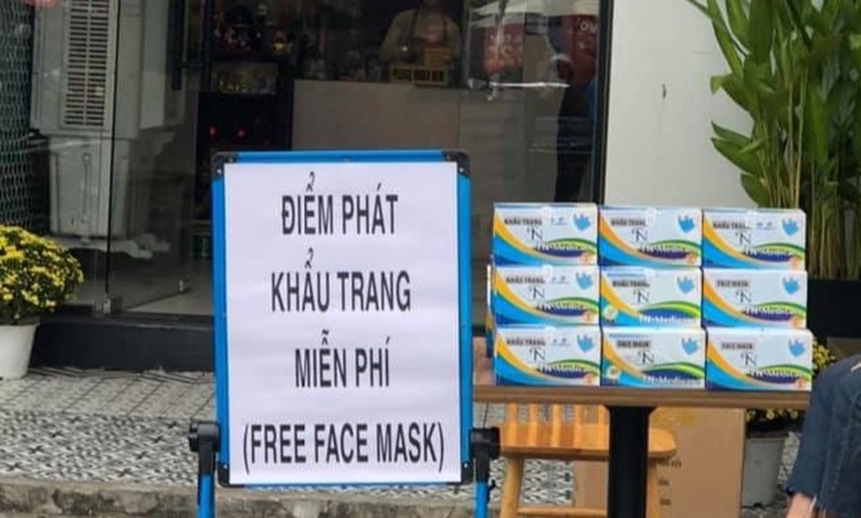 Đà Nẵng: Nhiều nơi phát khẩu trang miễn phí phòng virus Corona - 3 Đà Nẵng: Nhiều nơi phát khẩu trang miễn phí phòng virus Corona - 3