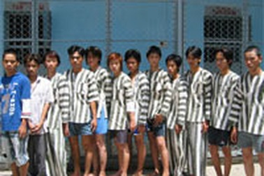 TPHCM: Bắt khẩn cấp băng cướp “nhí” táo tợn